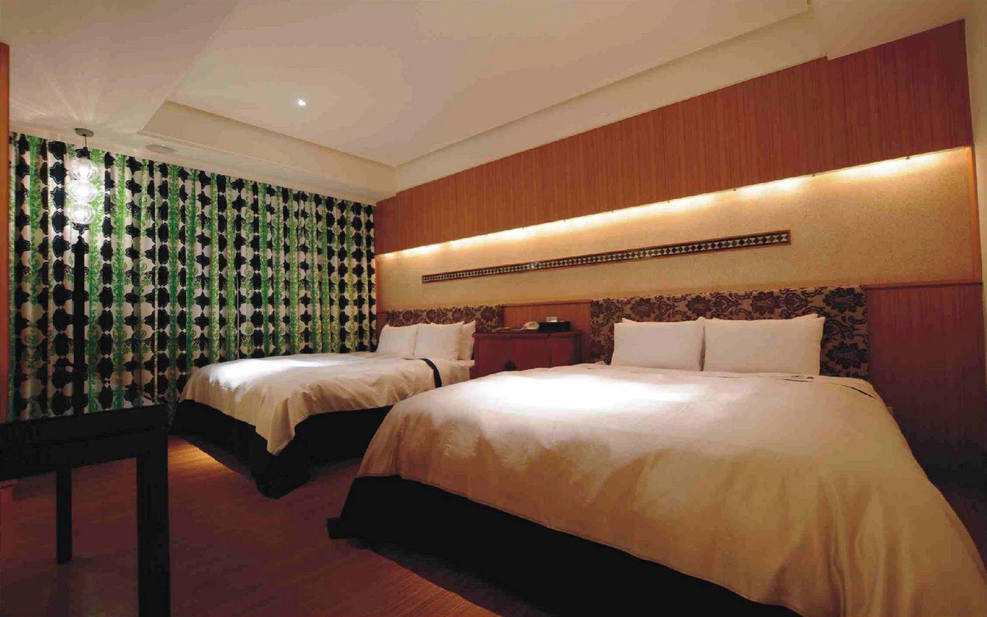 Li Hsin Motel Taichung Exterior foto